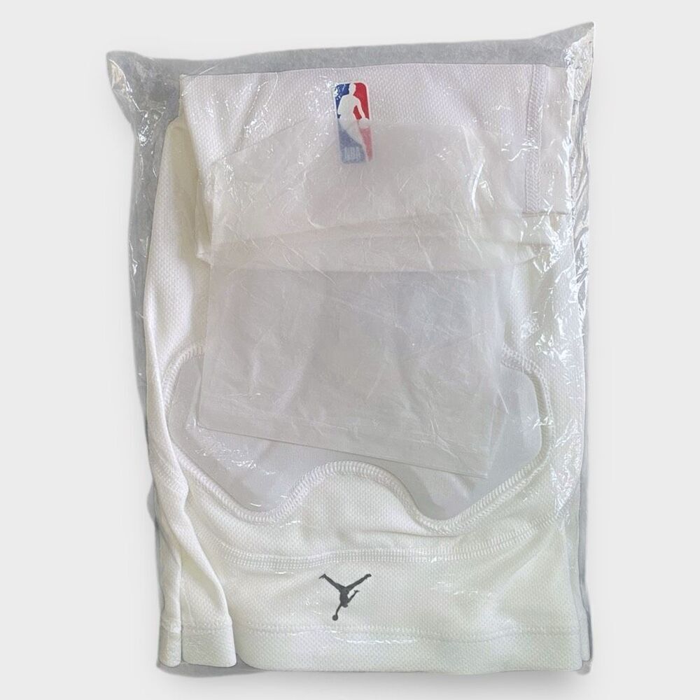 Nike Jordan NBA Basketball White Compression Knee Pad Set 2X/3X CU6678-101 New